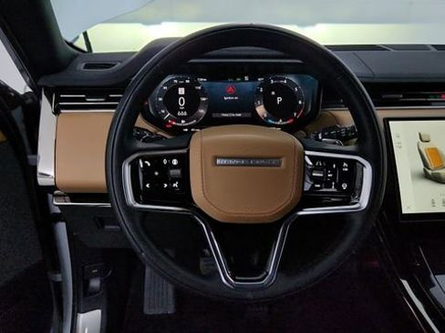 Used 2025 Land Rover Range Rover Sport SE image 14