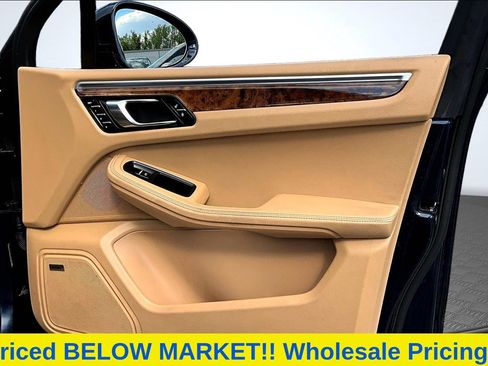 Used 2017 Porsche Macan AWD/4WD image 30