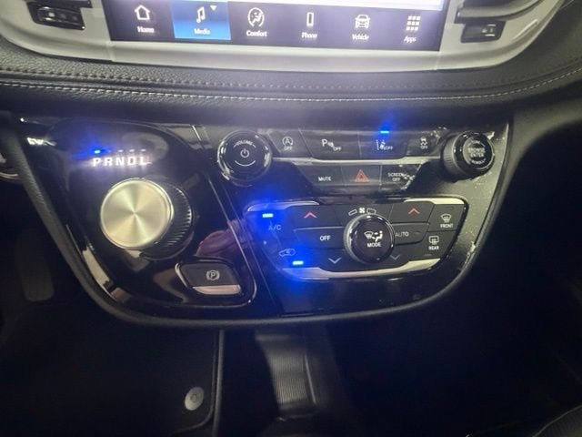 New 2027 Chrysler Pacifica Select AWD/4WD image 18