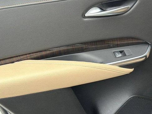 Used 2025 Cadillac XT4 Premium Luxury w/ Technology Package image 9