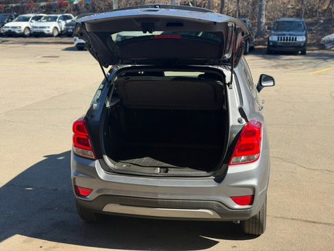 Used 2020 Chevrolet Trax LT w/ LT Convenience Package image 6