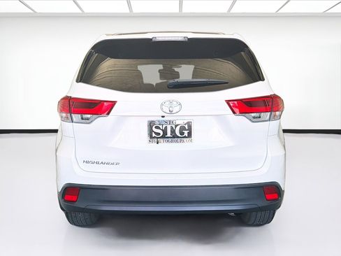 Used 2019 Toyota Highlander LE w/ Carpet Mat Package (TMS) image 5