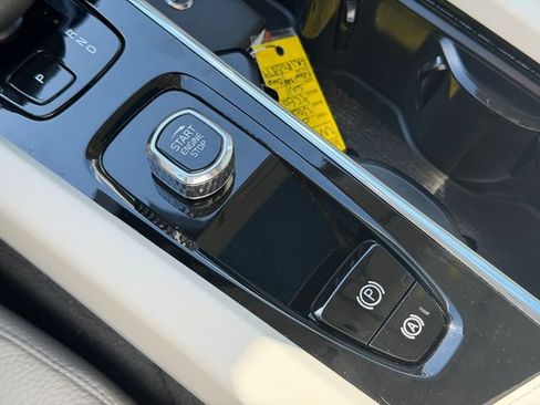 Certified 2024 Volvo XC60 B5 Plus AWD/4WD image 26