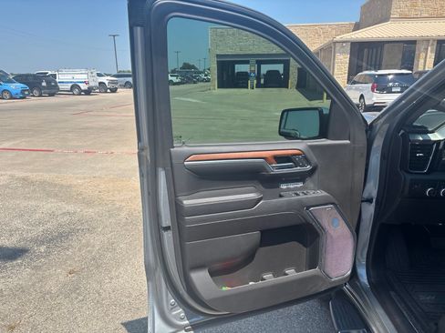 Used 2023 GMC Sierra 1500 Denali RWD image 8