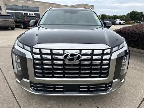 Used 2024 Hyundai Palisade Calligraphy FWD image 2