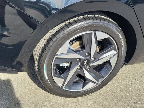 Certified 2023 Hyundai Elantra Limited FWD image 30