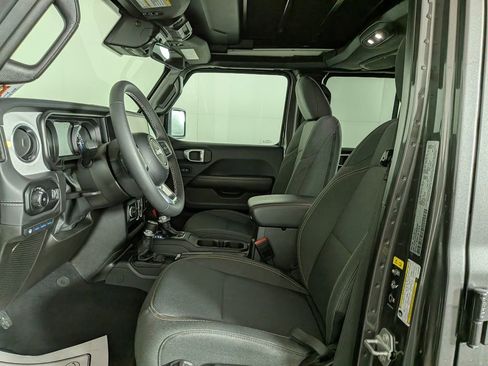 Certified 2025 Jeep Wrangler Unlimited Sahara w/ Safety Group image 18