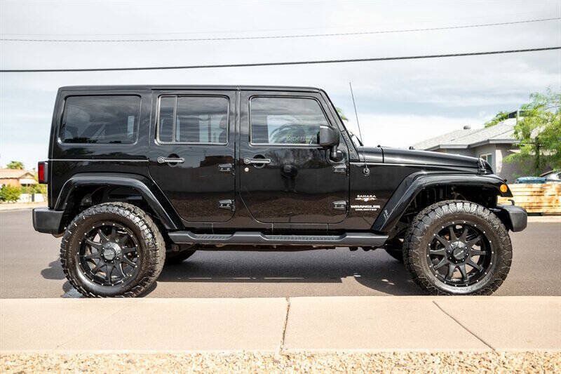 Used 2017 Jeep Wrangler Unlimited Sahara w/ Connectivity Group AWD/4WD image 6