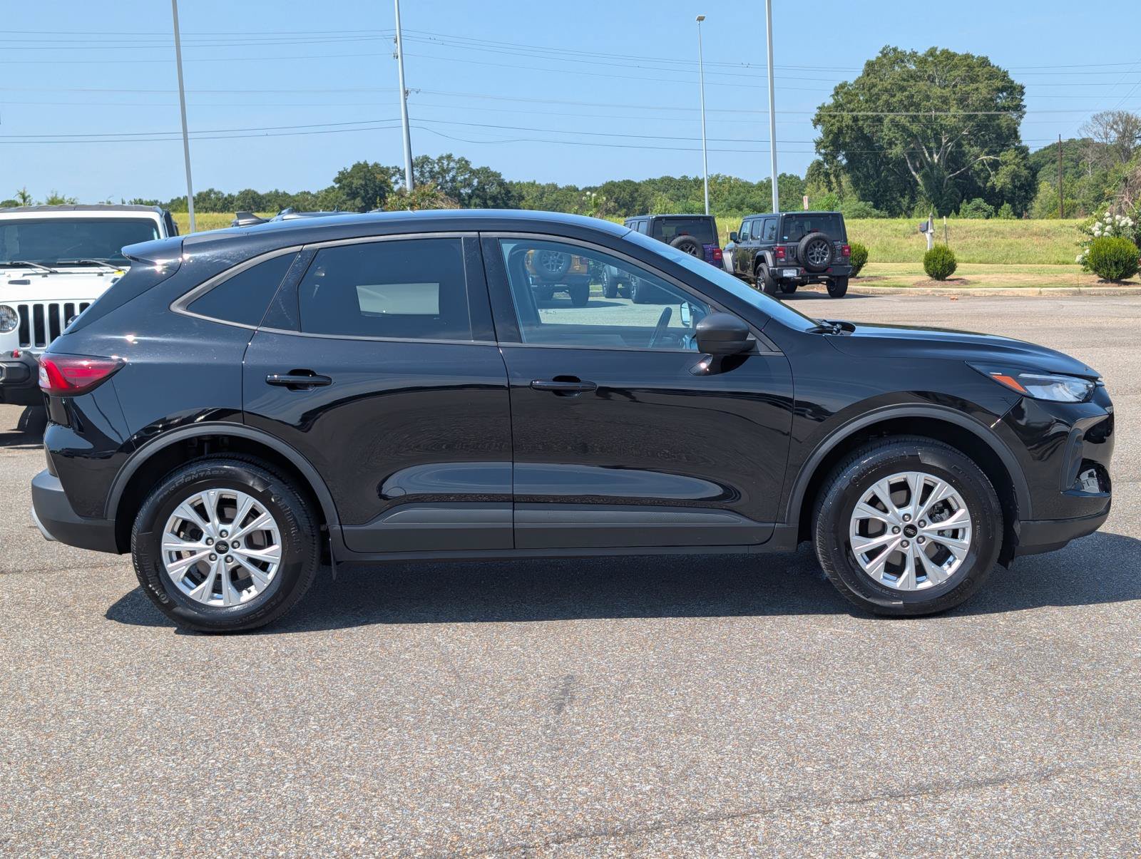 Used 2025 Ford Escape Active AWD/4WD image 39
