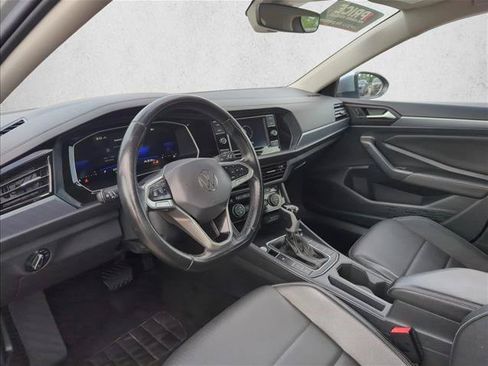 Used 2024 Volkswagen Jetta SE FWD image 11