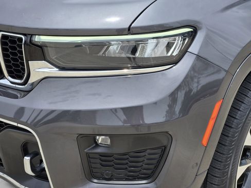 Used 2022 Jeep Grand Cherokee Overland AWD/4WD image 15