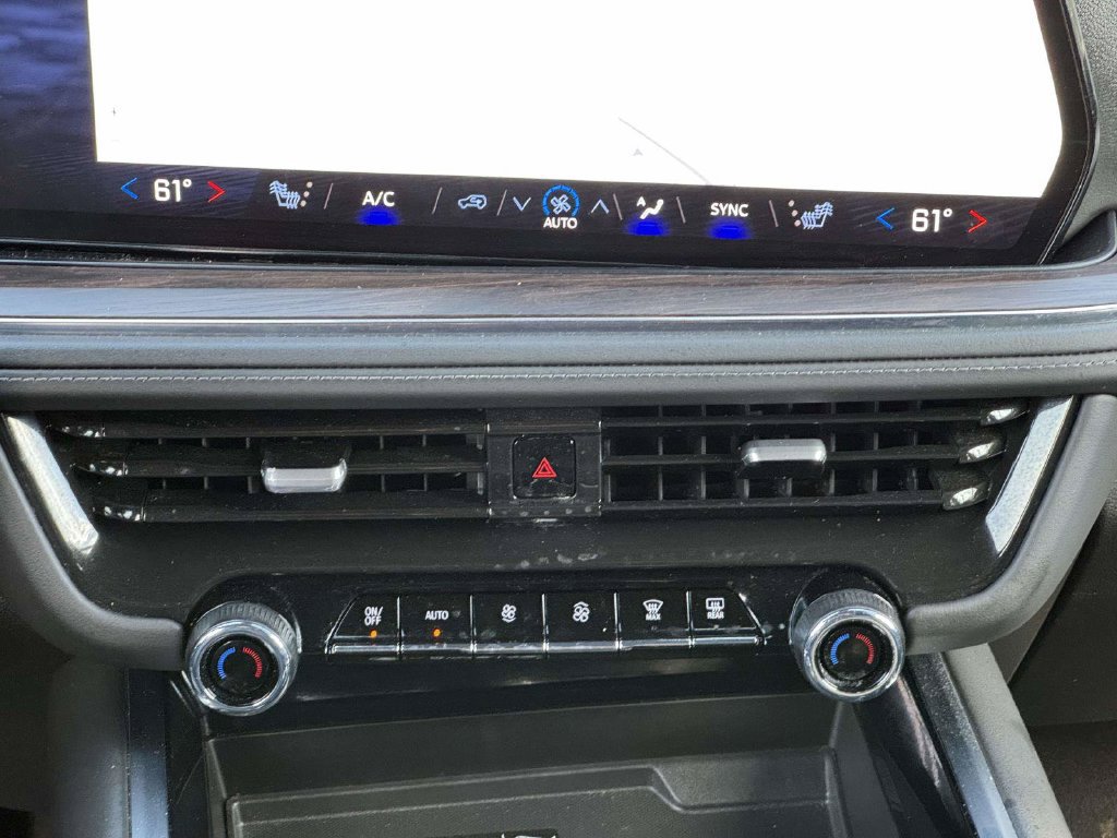 Used 2025 Chevrolet Suburban Z71 AWD/4WD image 6