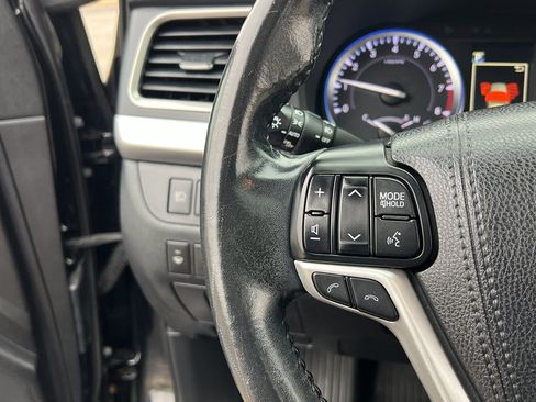 Used 2018 Toyota Highlander XLE image 32