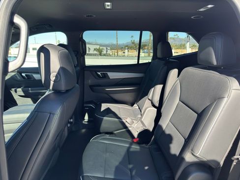 Used 2025 Buick Enclave Preferred image 4