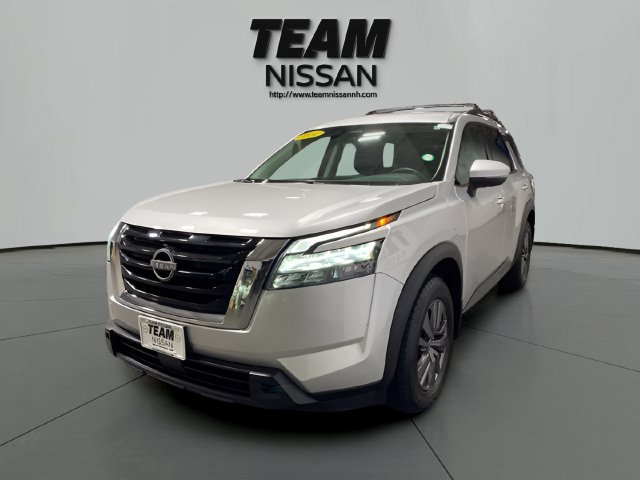 Used 2024 Nissan Pathfinder SV w/ Cargo Package AWD/4WD image 3