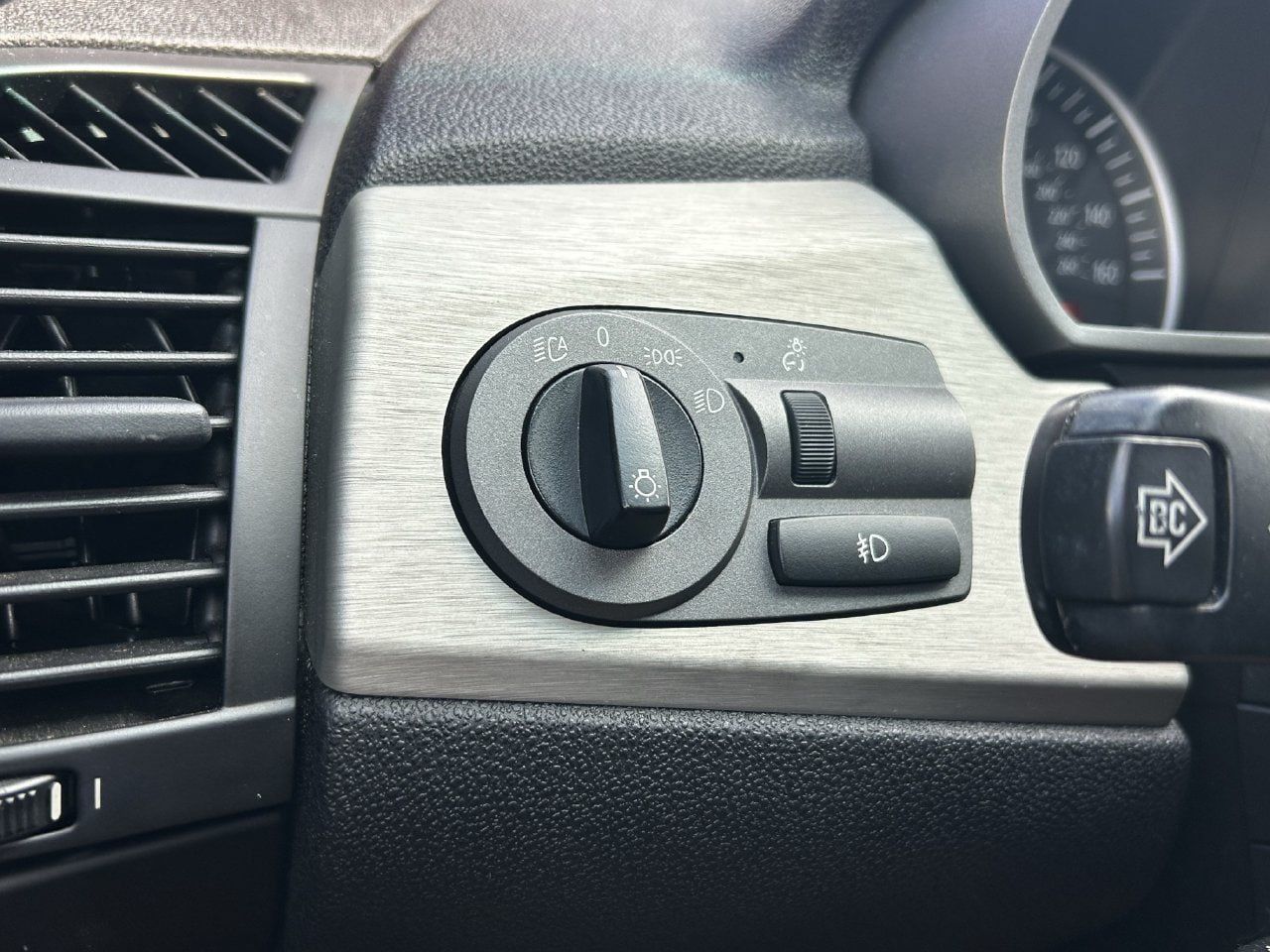 Used 2004 BMW Z4 3.0i RWD image 12
