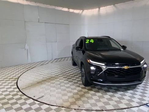 Used 2024 Chevrolet Trax LT w/ Driver Confidence Package FWD image 5