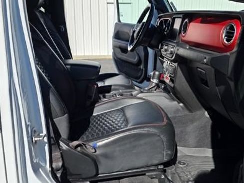 Used 2021 Jeep Gladiator Rubicon AWD/4WD image 15