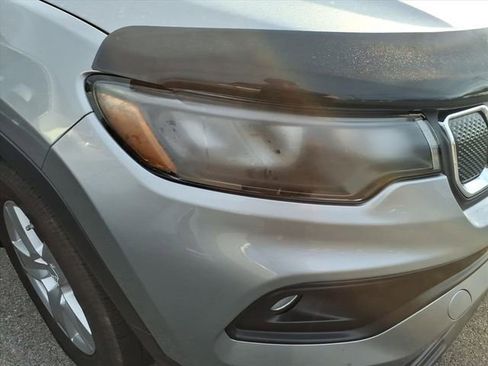 Used 2022 Jeep Compass Latitude image 3