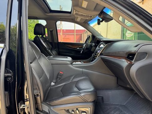 Used 2020 Cadillac Escalade Luxury AWD/4WD image 27