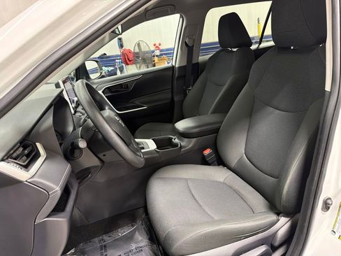 Used 2024 Toyota RAV4 LE AWD/4WD image 14