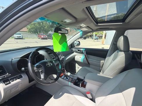 Used 2012 Toyota Highlander Limited w/ Tow Pkg AWD/4WD image 19