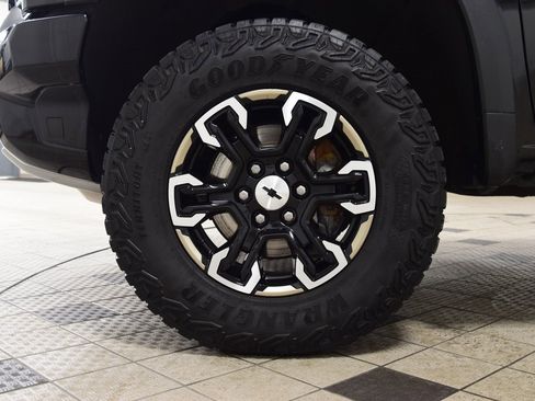 Used 2024 Chevrolet Silverado 1500 ZR2 image 27