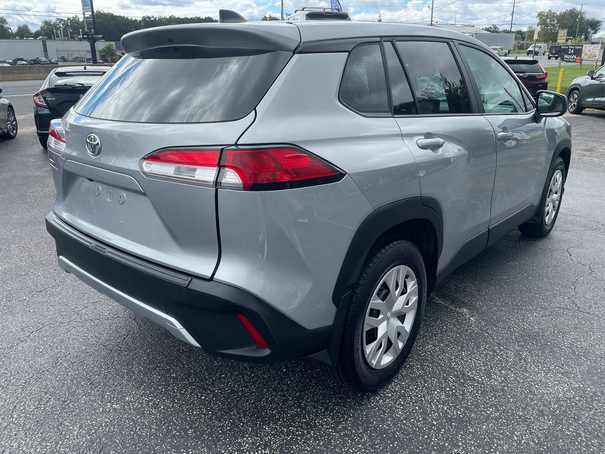 Used 2024 Toyota Corolla Cross L FWD image 5