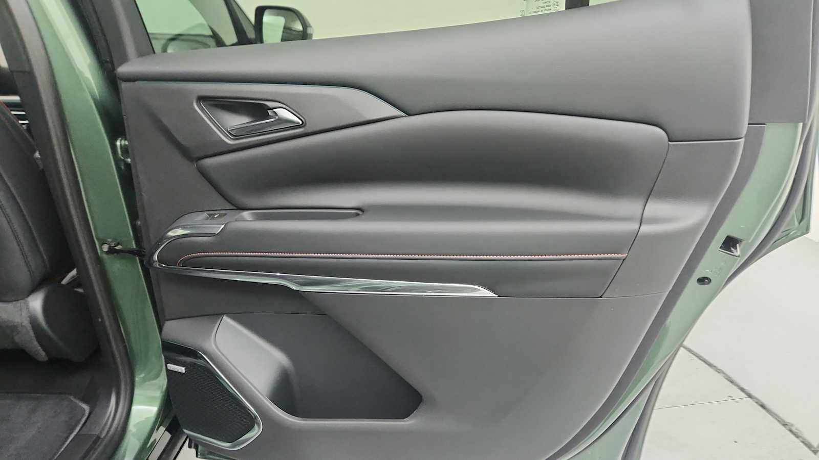 New 2027 Chevrolet Traverse RS FWD image 32