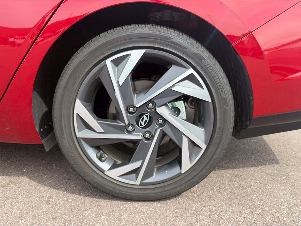 Certified 2025 Hyundai Elantra Limited FWD image 39