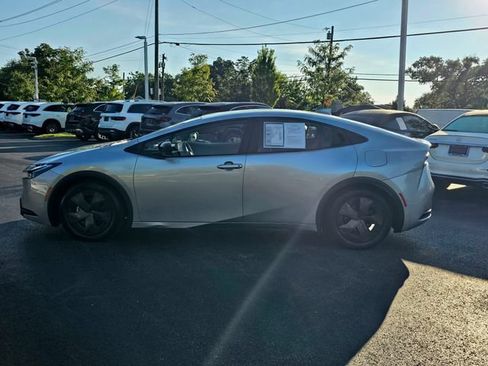 Used 2023 Toyota Prius LE FWD image 13