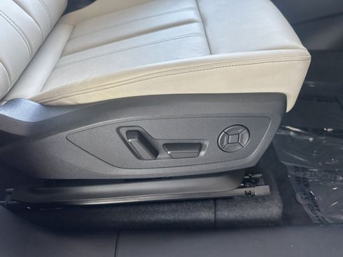 Used 2025 Audi Q6 e-tron Premium w/ Convenience Package RWD image 35