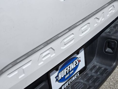 Used 2022 Toyota Tacoma SR RWD image 11