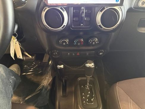 Used 2014 Jeep Wrangler Unlimited Sahara w/ Connectivity Group AWD/4WD image 15
