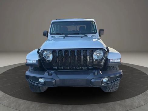Used 2021 Jeep Gladiator Sport image 2