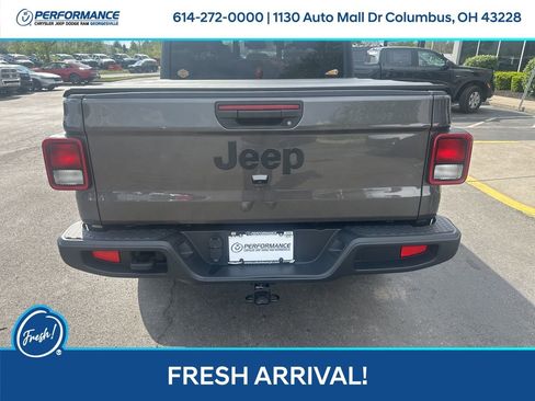 Used 2024 Jeep Gladiator Sport image 5