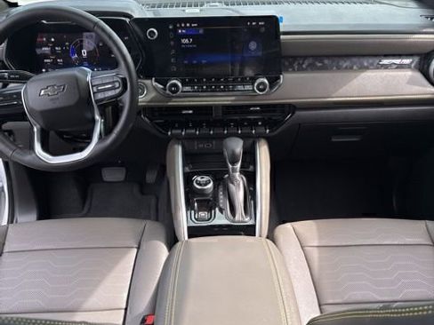 Used 2025 Chevrolet Colorado ZR2 w/ Midnight Edition image 16