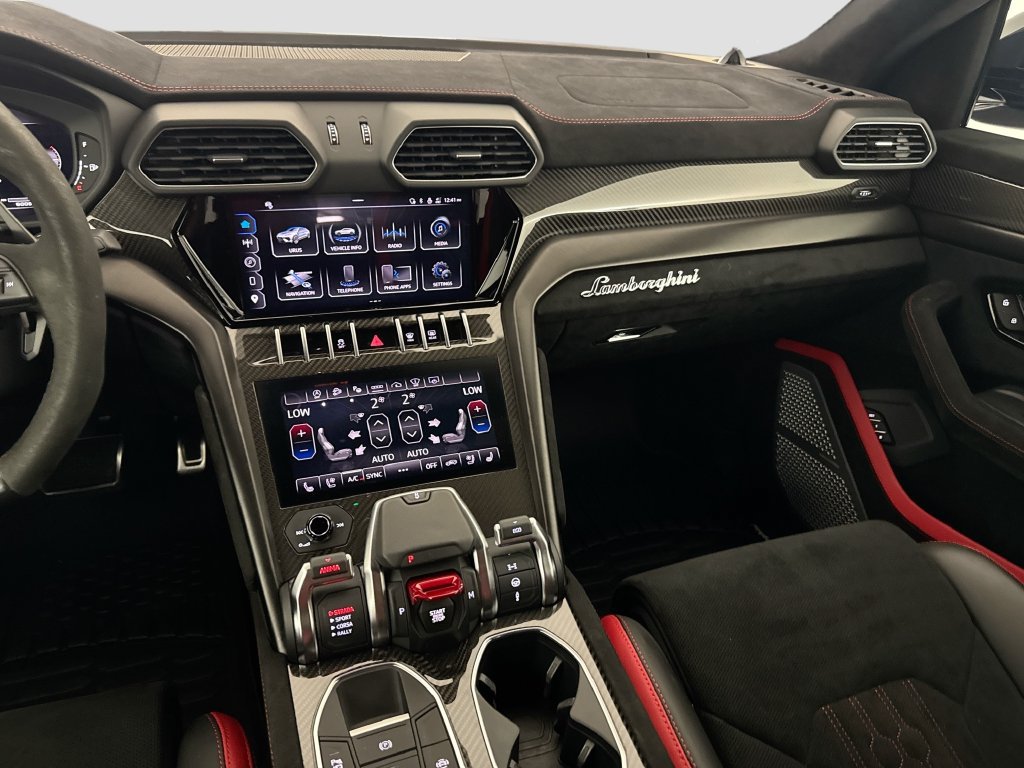 Used 2024 Lamborghini Urus Performante AWD/4WD image 25