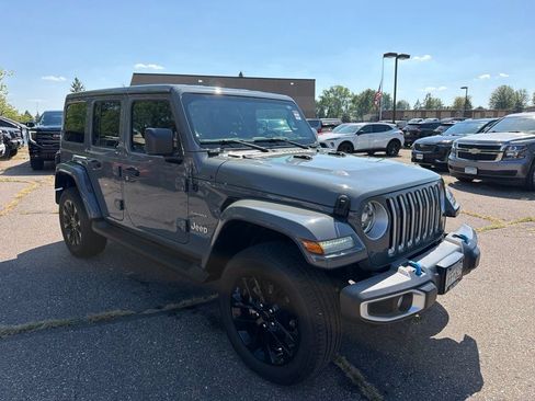Used 2022 Jeep Wrangler Unlimited Sahara w/ Cold Weather Group AWD/4WD image 4