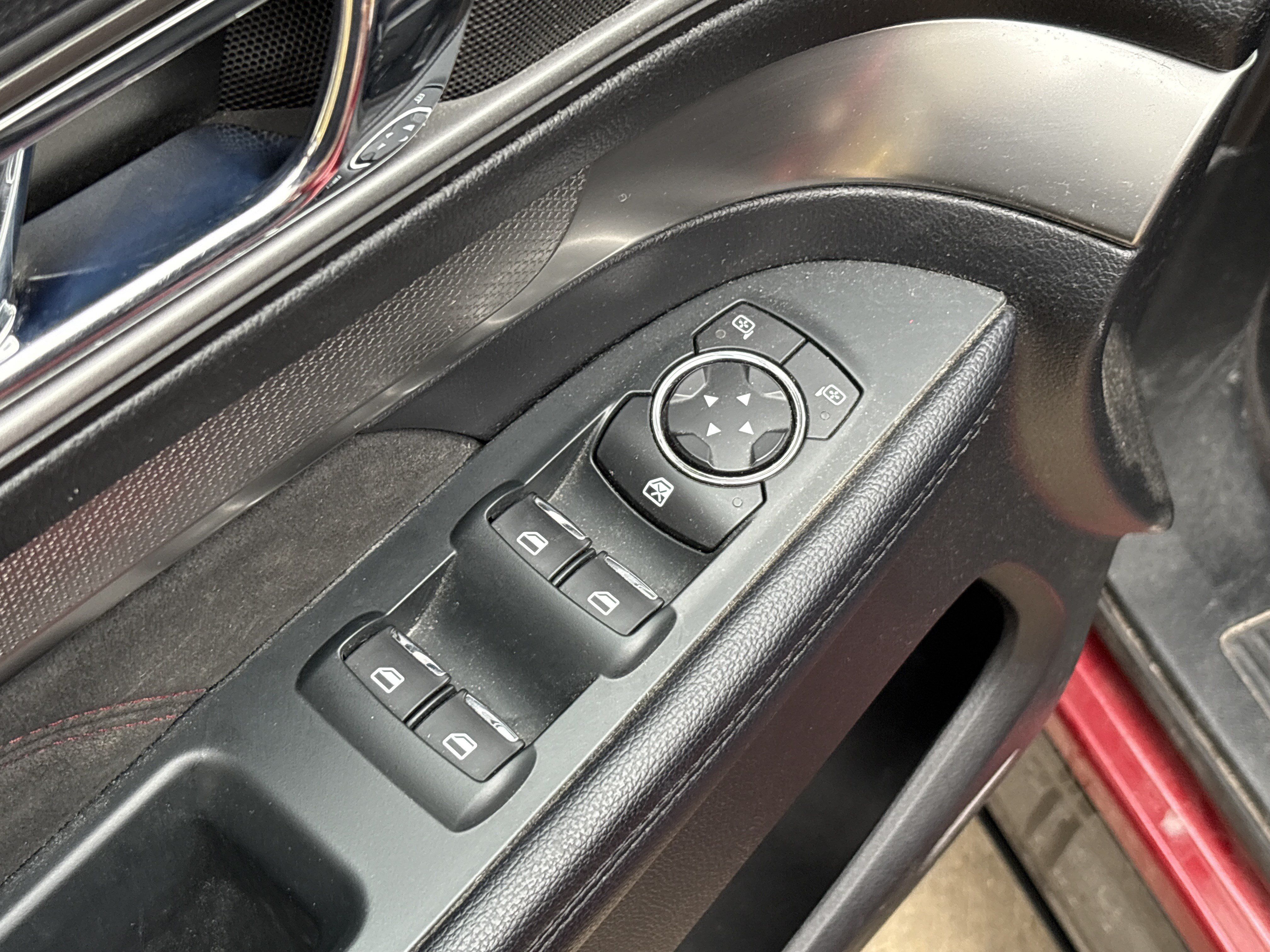 Used 2018 Ford Explorer XLT w/ Equipment Group 202A FWD image 15