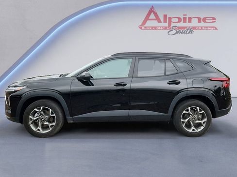Certified 2025 Chevrolet Trax LT w/ LT Convenience Package FWD image 2