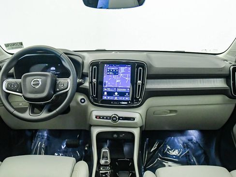 Certified 2026 Volvo XC40 B5 Plus w/ Protection Package Premier AWD/4WD image 15