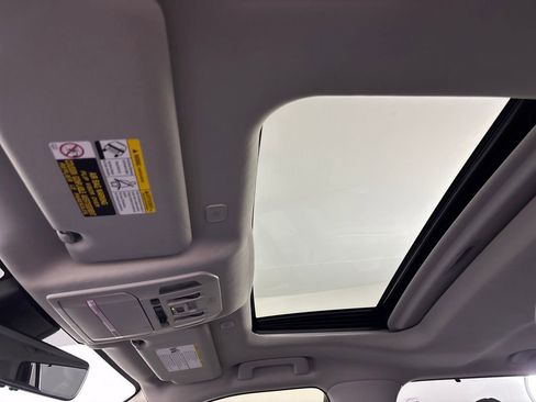 Used 2023 Toyota Highlander XLE FWD image 25