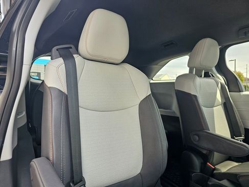 Used 2024 Toyota Sienna XSE FWD image 12