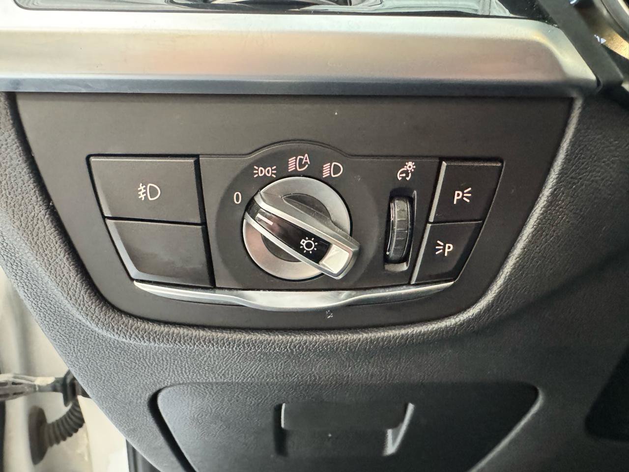 Used 2019 BMW X3 xDrive30i w/ Convenience Package AWD/4WD image 12