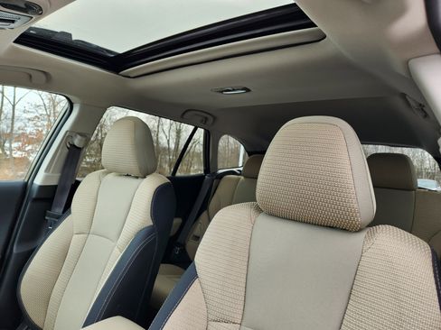 Used 2022 Subaru Outback Premium image 12