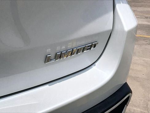 Used 2019 Toyota Highlander Limited FWD image 10