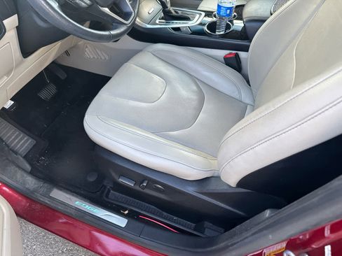 Used 2018 Ford Edge Titanium w/ Equipment Group 301A image 5