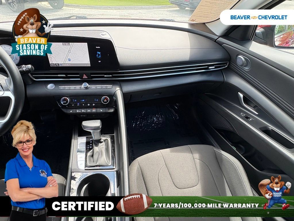 Used 2025 Hyundai Elantra SEL FWD image 17