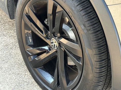 Used 2023 Volkswagen Tiguan SE R-Line image 6